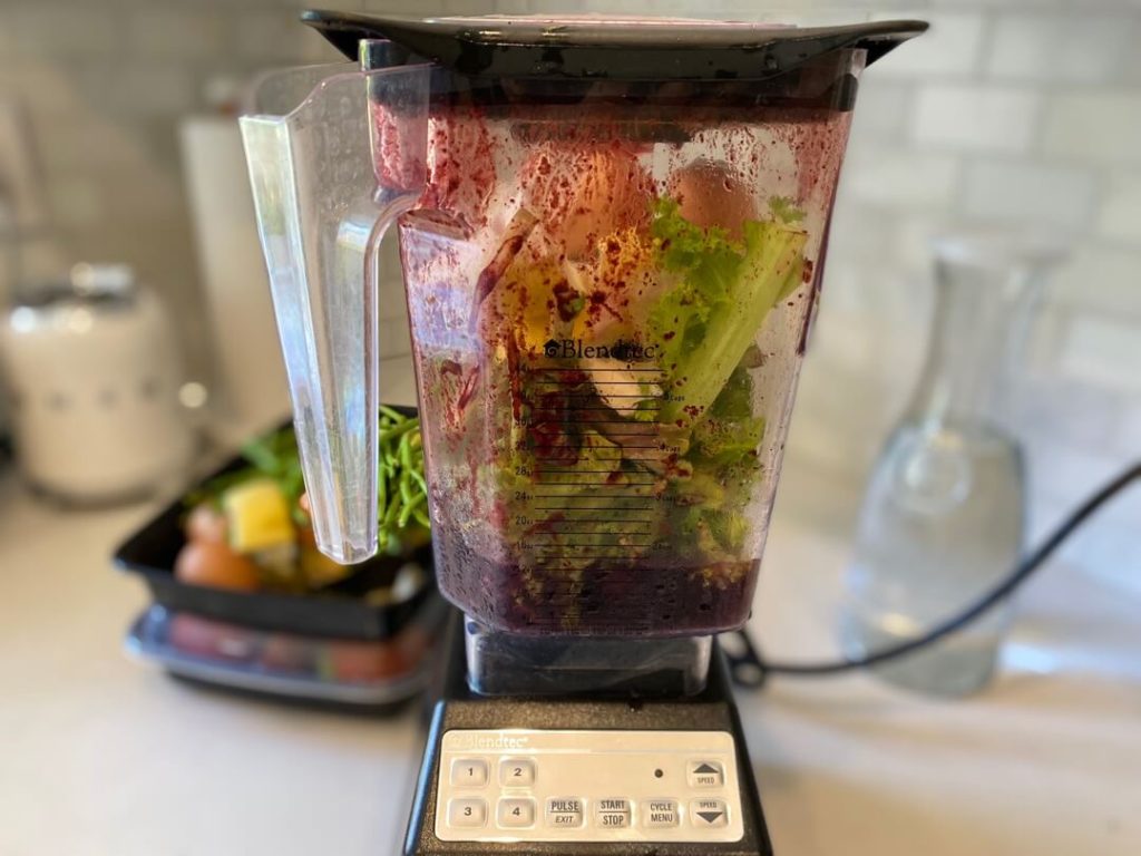 Blend the food scraps after blending smoothie